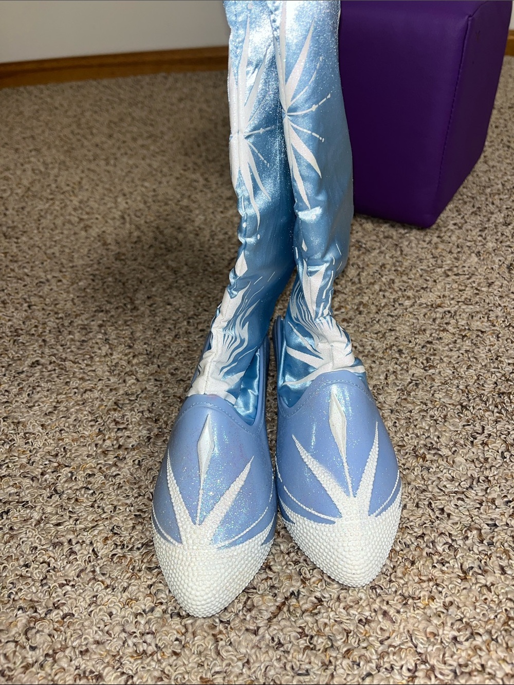 Light Blue Elsa Dress-Up Accessory Set with Boots, hair clip, gloveTiara and Wan - Picture 3 of 7